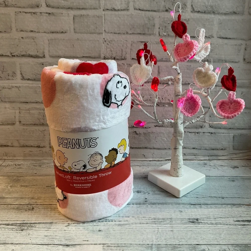 Berkshire Peanuts Snoopy And Woodstock Heart Polka Dot Reversible Throw